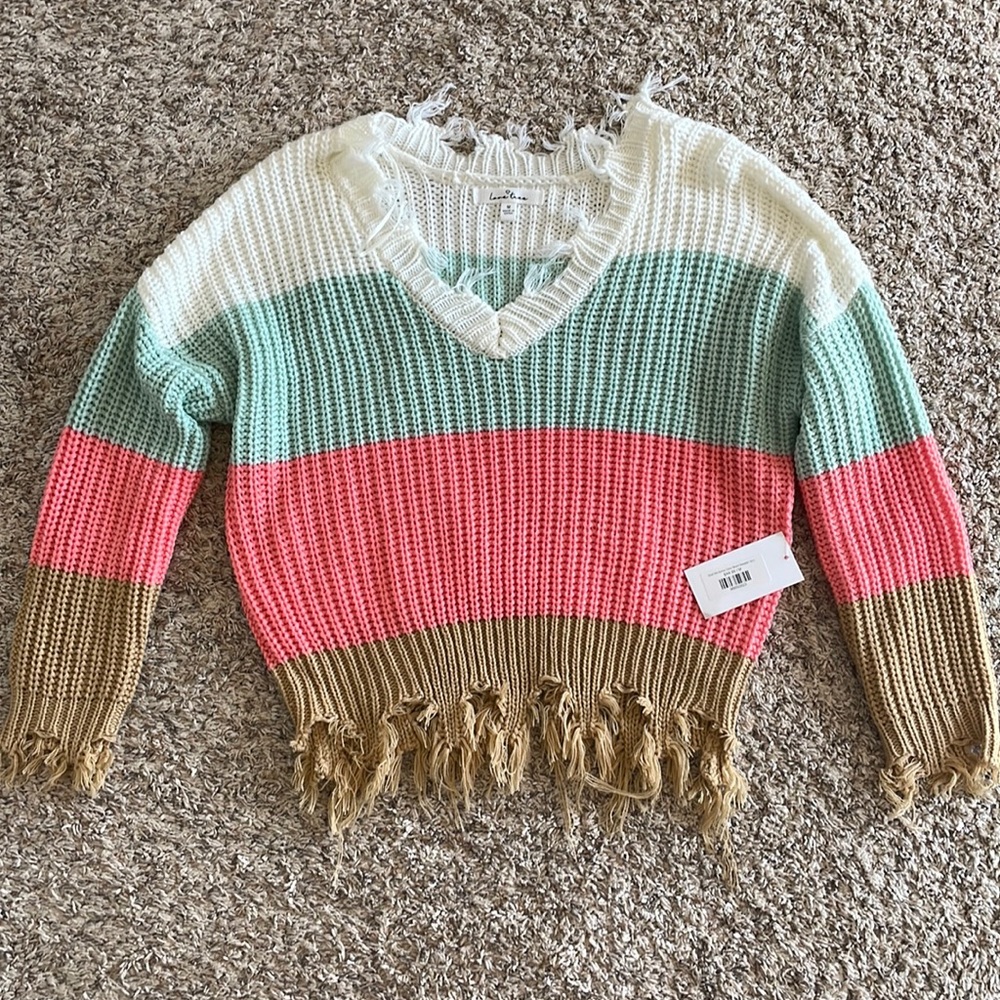NWT raw hem sweater. Womens sz medium